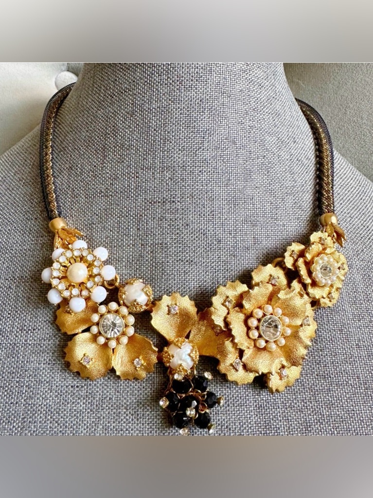 Banana Republic Statement Gold Floral Necklace 85$